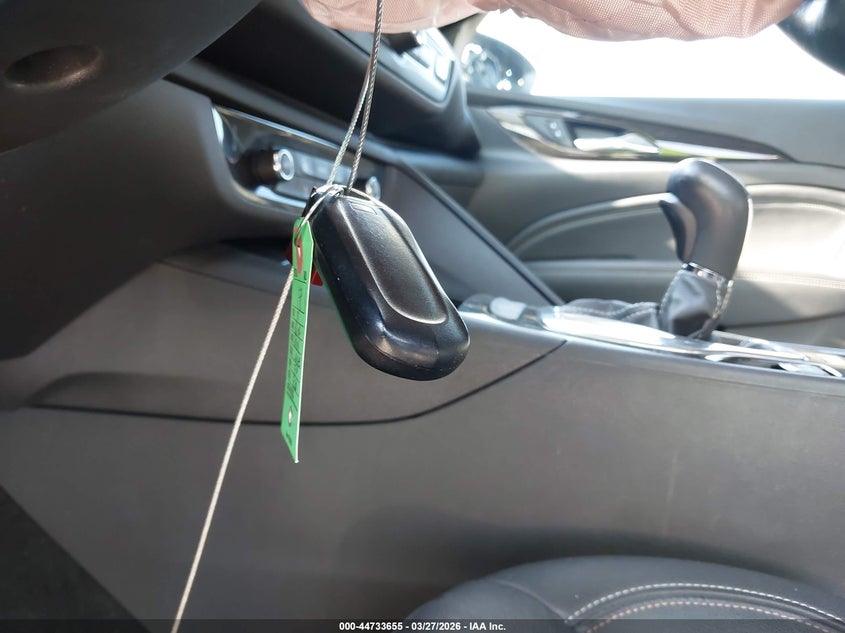 2018 Buick Regal Sportback Essence VIN: W04GP6SX7J1133139 Lot: 44733655