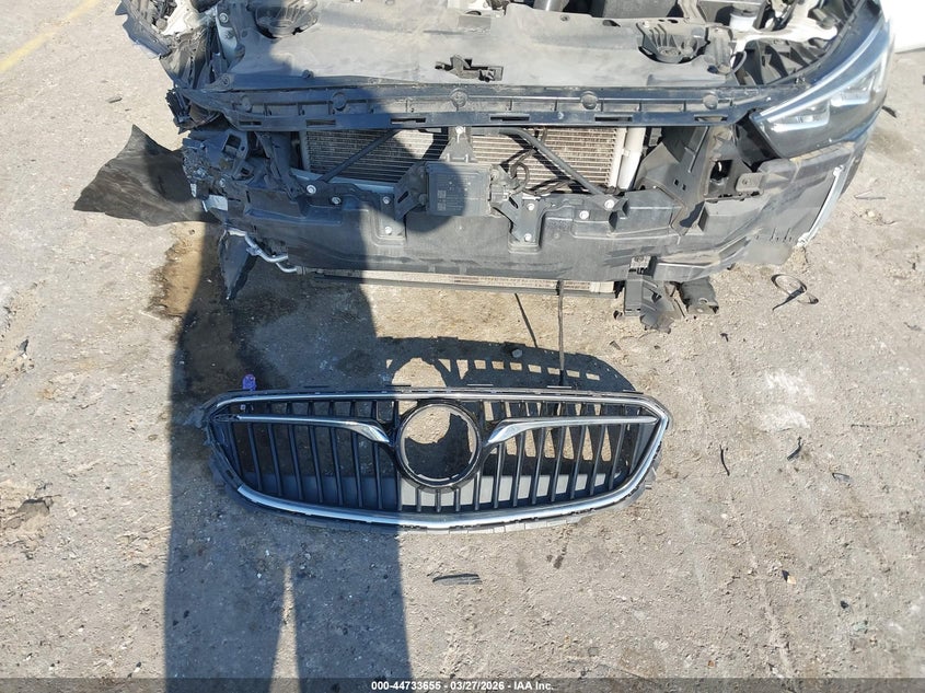 2018 Buick Regal Sportback Essence VIN: W04GP6SX7J1133139 Lot: 44733655