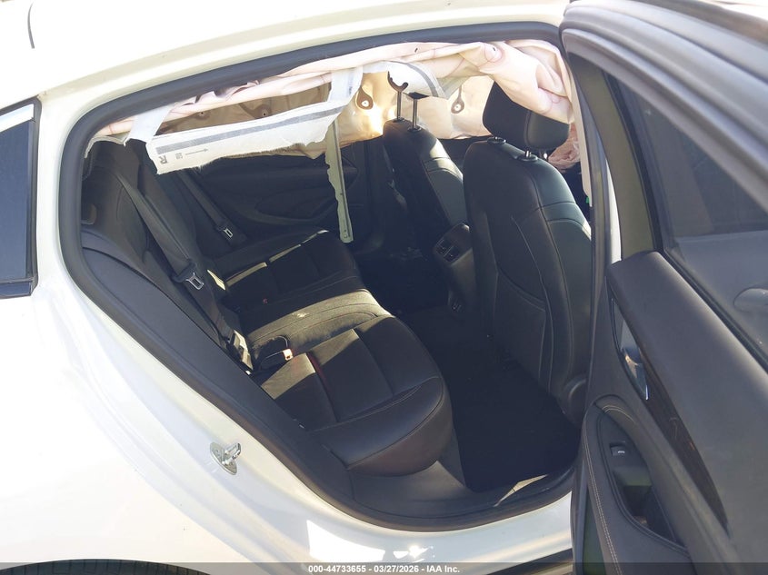 2018 Buick Regal Sportback Essence VIN: W04GP6SX7J1133139 Lot: 44733655