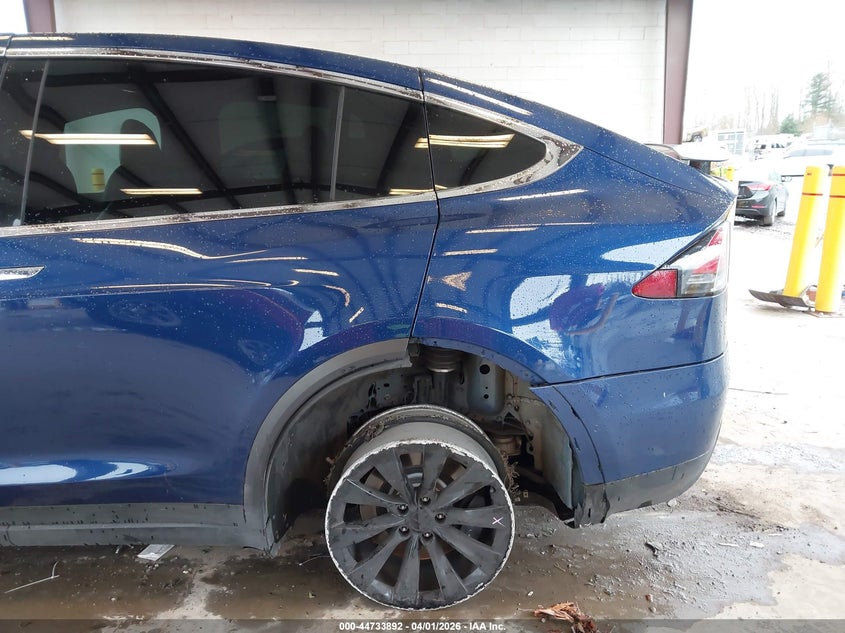 2019 Tesla Model X 100D/75D/Long Range VIN: 5YJXCAE2XKF183644 Lot: 44733892