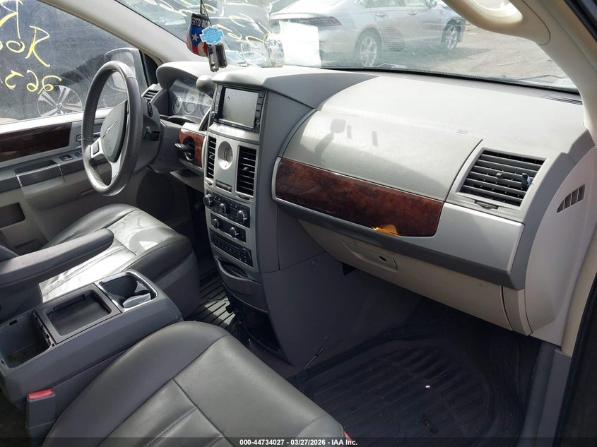 2010 Chrysler Town & Country Touring