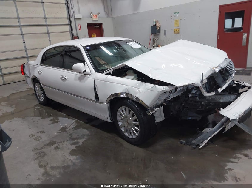 2003 LINCOLN TOWN CAR SIGNATURE