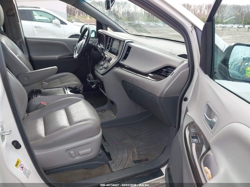 2015 Toyota Sienna Xle Premium 8 Passenger