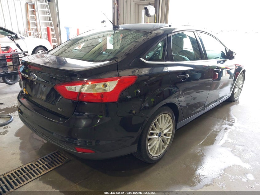 1FAHP3H21CL210850 2012 Ford Focus 2.0 Sel black