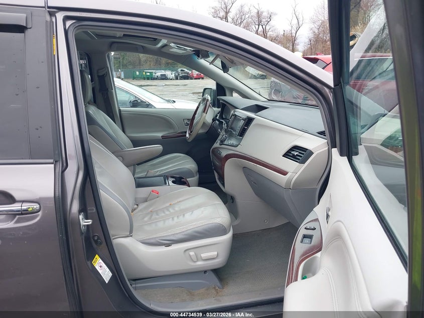 2013 Toyota Sienna Limited V6 7 Passenger