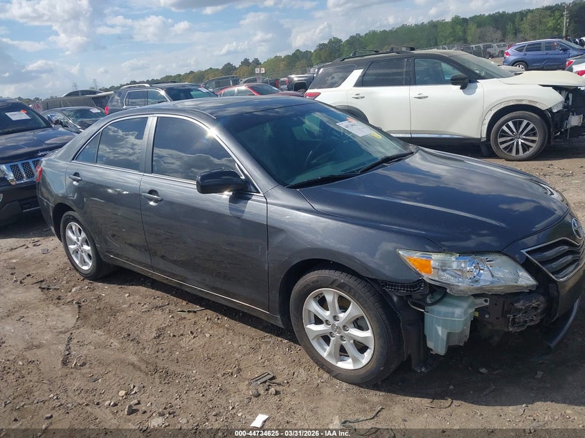 2011 TOYOTA CAMRY LE