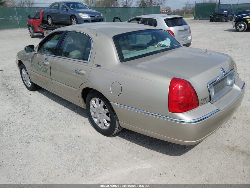 Vin: 2lnbl8cv0bx759673, lot: 45232167, lincoln town car signature limited 20113