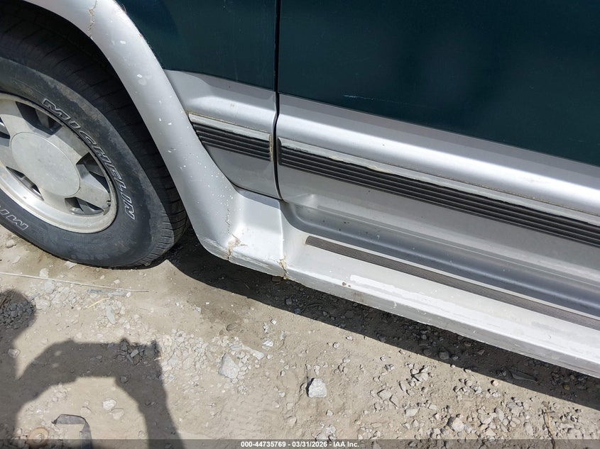 1995 Chevrolet Suburban C1500 VIN: 1GNEC16K7SJ343176 Lot: 44735769