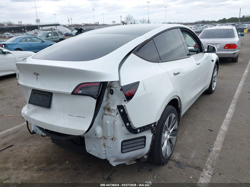 2022 Tesla Model Y Long Range Dual Motor All-Wheel Drive
