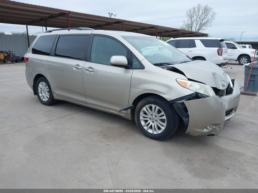 2015 Toyota Sienna Xle 8 Passenger