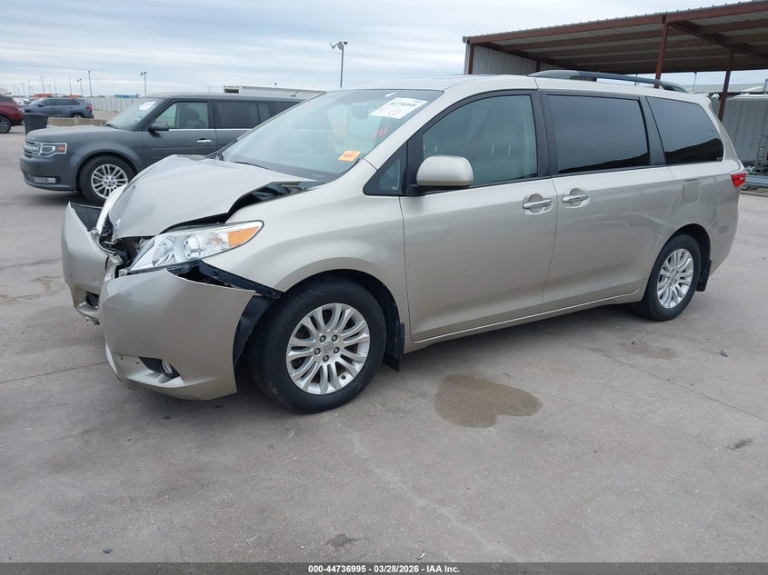 2015 Toyota Sienna Xle 8 Passenger