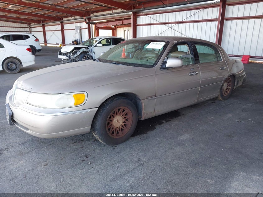 2000 Lincoln Town Car Signature