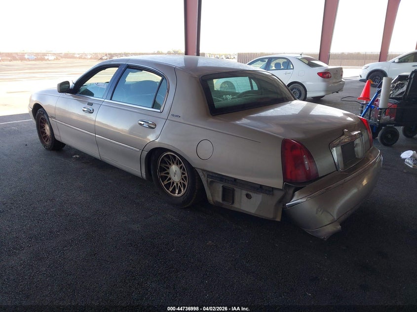 2000 Lincoln Town Car Signature