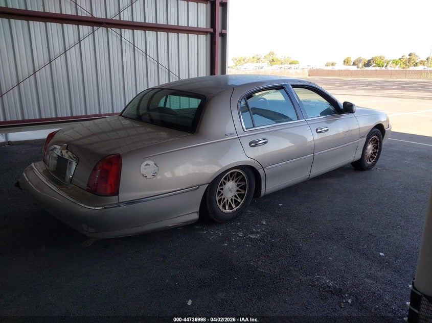2000 Lincoln Town Car Signature