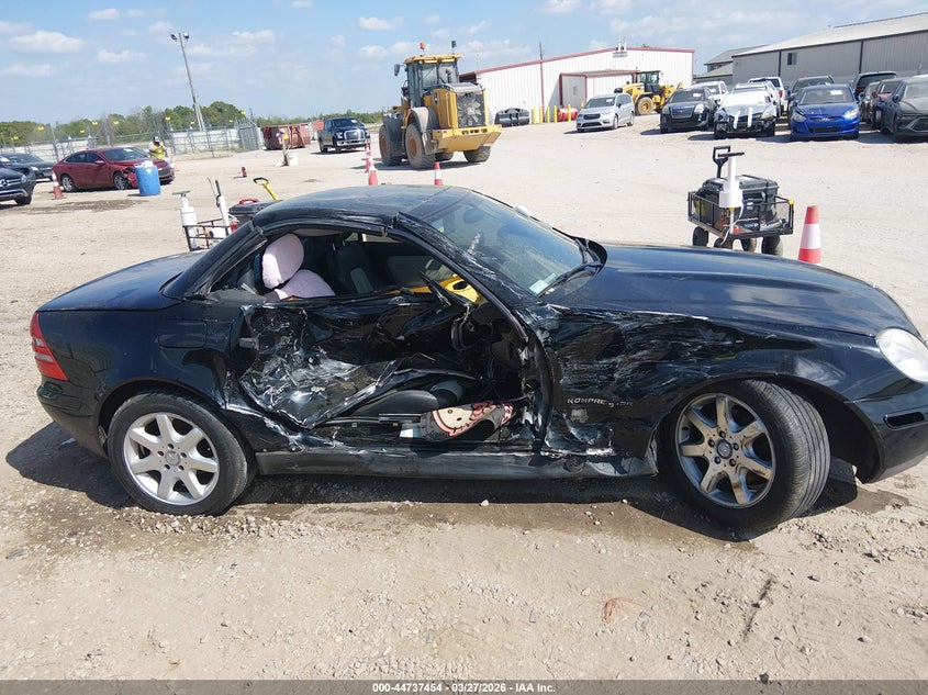 1998 Mercedes-Benz Slk 230 VIN: WDBKK47FXWF074275 Lot: 44737454