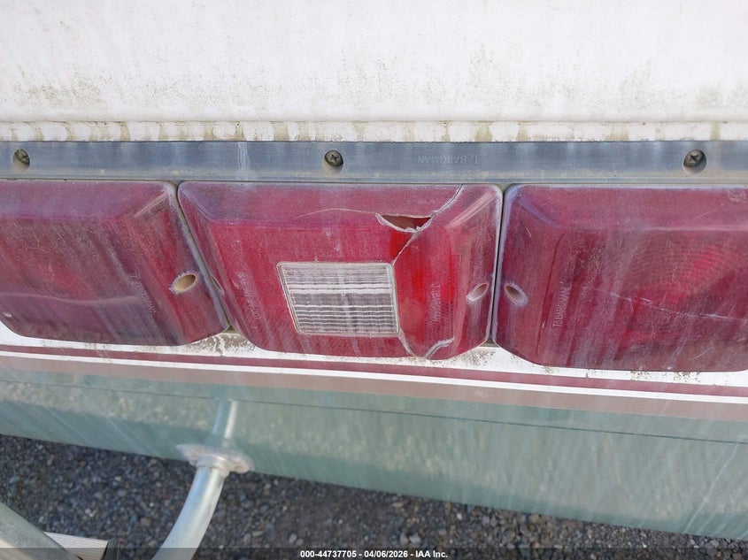 1999 Ford F550 Super Duty Stripped Chass VIN: 3FCNF53S1XJA38814 Lot: 44737705
