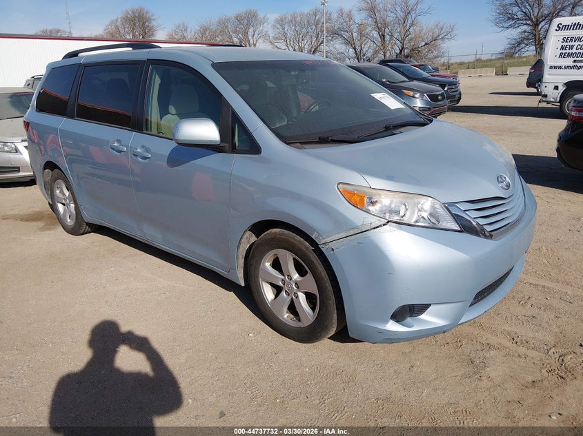2015 Toyota Sienna Le 8 Passenger