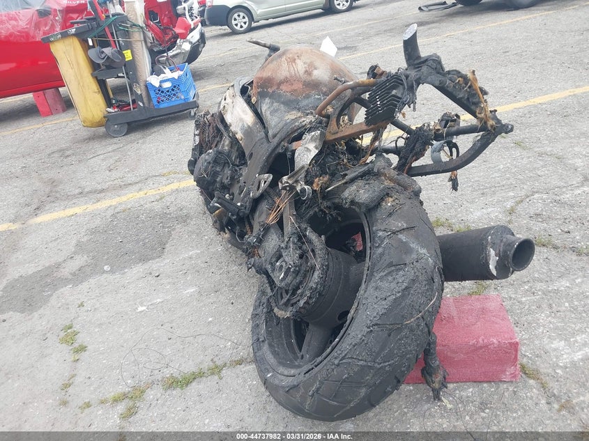 2001 Suzuki Gsx1300 R VIN: JS1GW71A112102338 Lot: 44737982