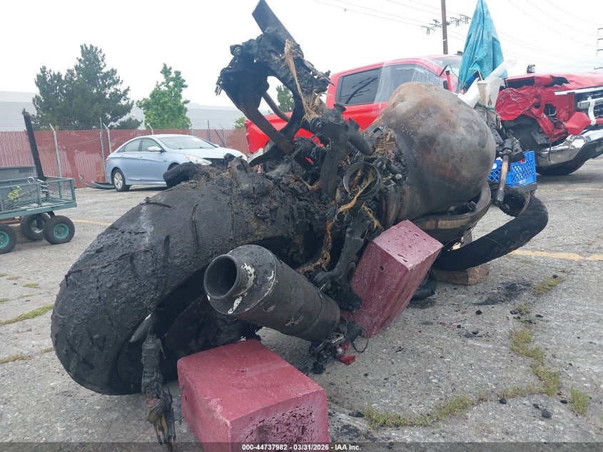 2001 Suzuki Gsx1300 R VIN: JS1GW71A112102338 Lot: 44737982