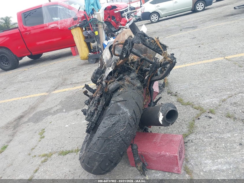 2001 Suzuki Gsx1300 R VIN: JS1GW71A112102338 Lot: 44737982