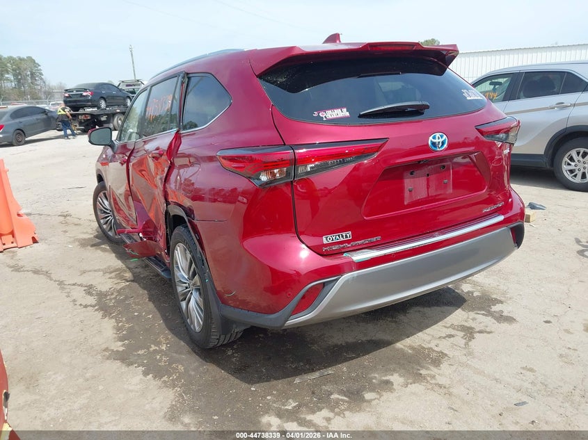 2022 Toyota Highlander Hybrid Platinum