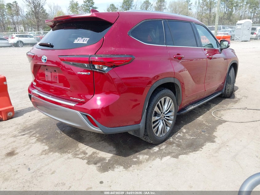 2022 Toyota Highlander Hybrid Platinum