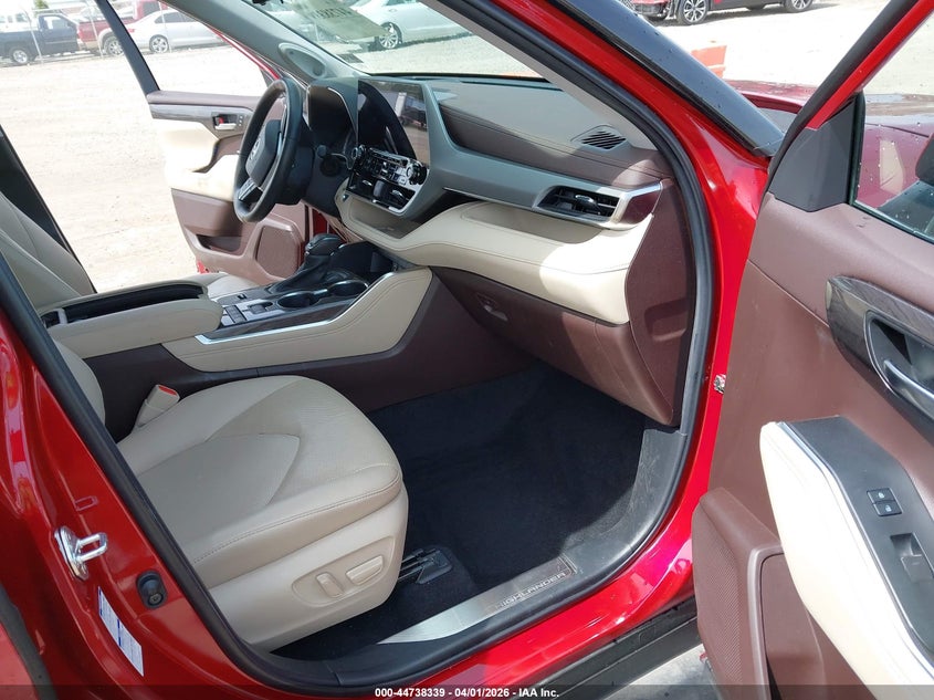 2022 Toyota Highlander Hybrid Platinum