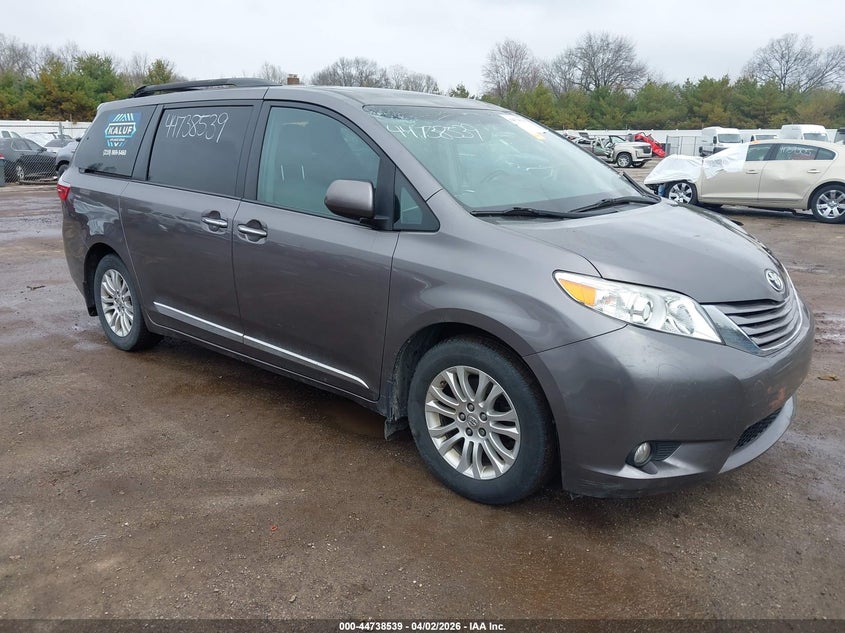 2015 Toyota Sienna Xle 8 Passenger