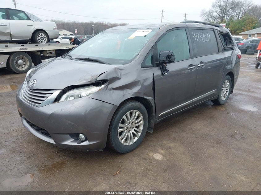 2015 Toyota Sienna Xle 8 Passenger