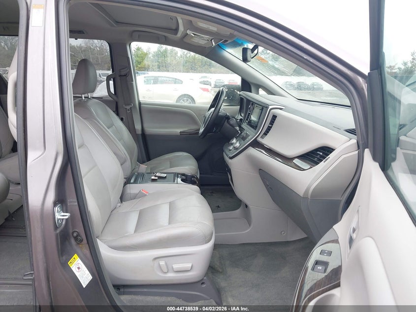 2015 Toyota Sienna Xle 8 Passenger