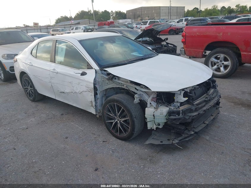 2021 Toyota Camry Se/Se Nightshade Edition