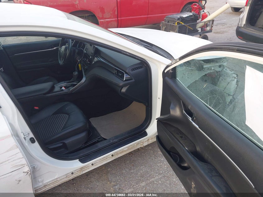 2021 Toyota Camry Se/Se Nightshade Edition