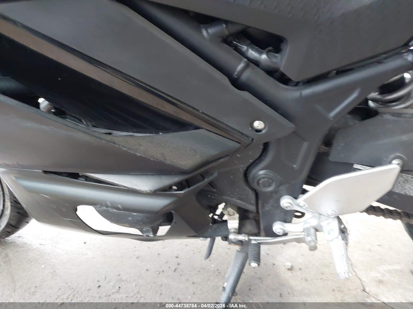 2023 Yamaha Yzfr3 A VIN: MH3RH18Y7PK012100 Lot: 44738784