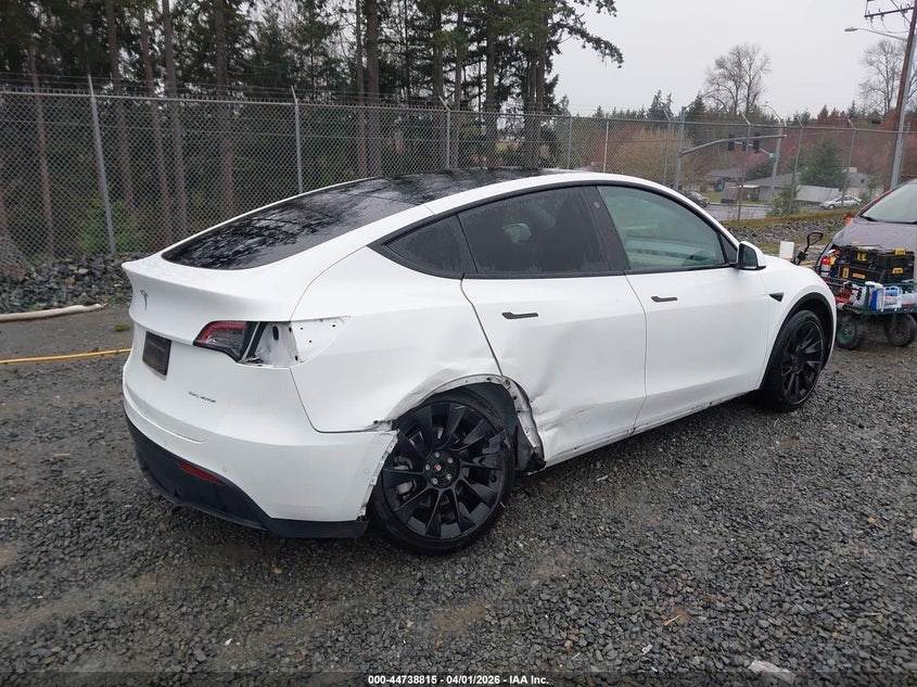 2022 Tesla Model Y Long Range Dual Motor All-Wheel Drive