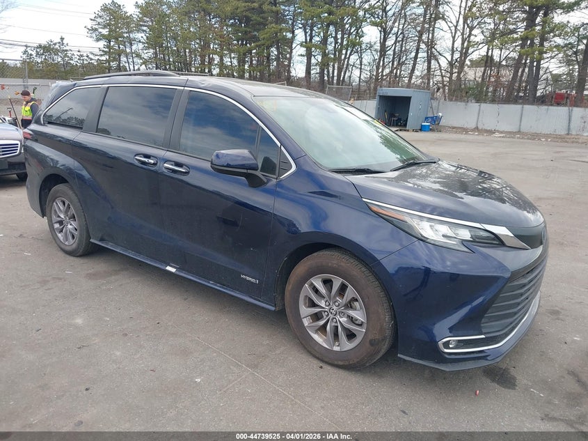 2021 Toyota Sienna Xle