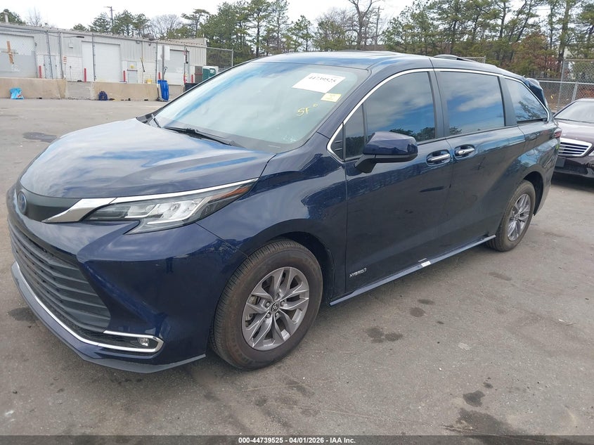 2021 Toyota Sienna Xle