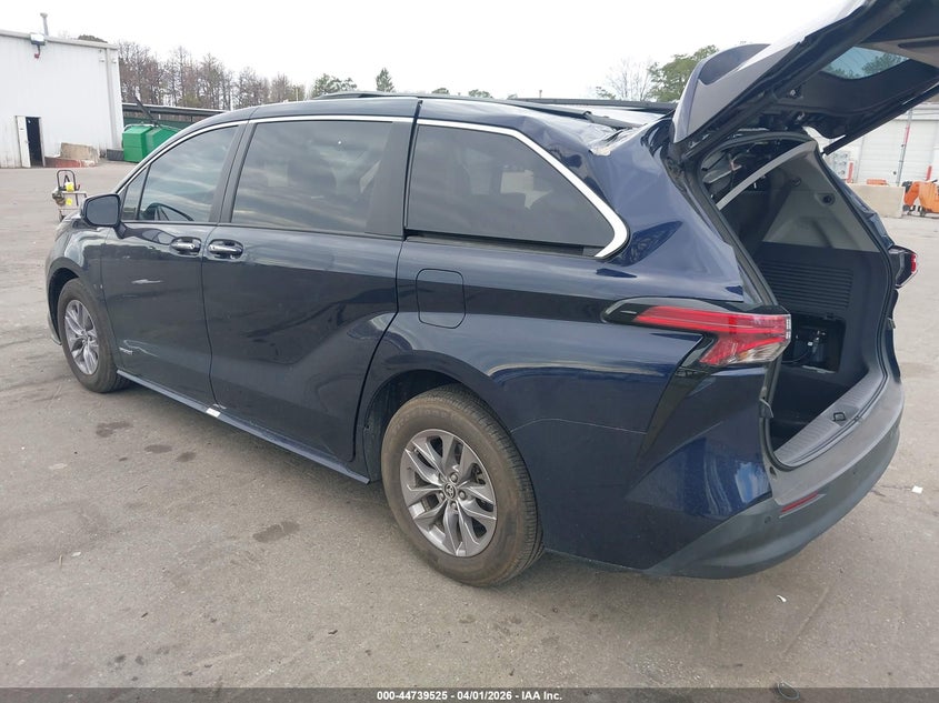 2021 Toyota Sienna Xle