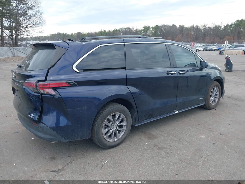 2021 Toyota Sienna Xle