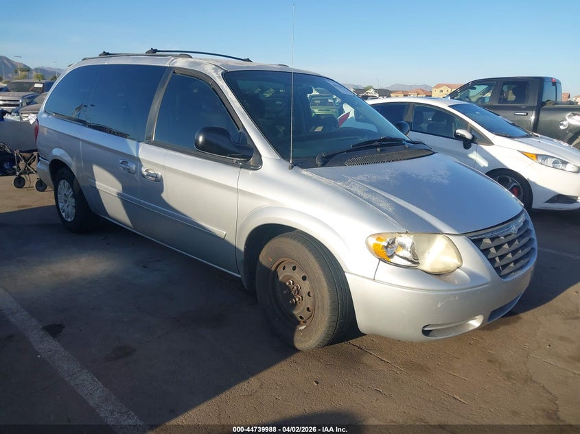 2005 Chrysler Town & Country Lx