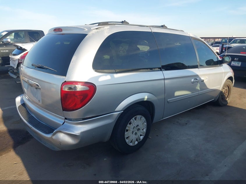 2005 Chrysler Town & Country Lx