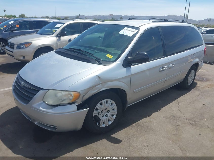 2005 Chrysler Town & Country Lx