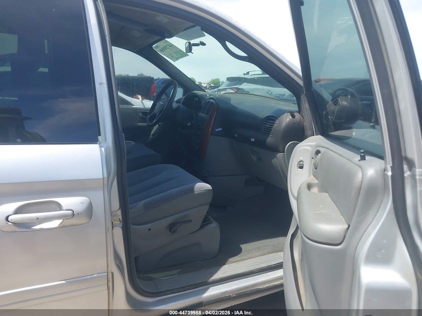 2005 Chrysler Town & Country Lx