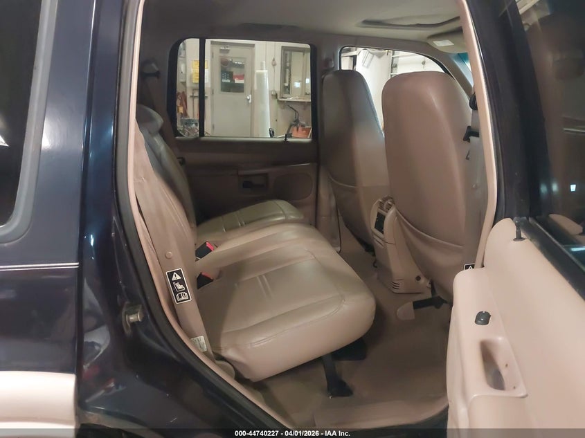 2000 Ford Explorer Eddie Bauer VIN: 1FMZU84PXYZB31375 Lot: 44740227