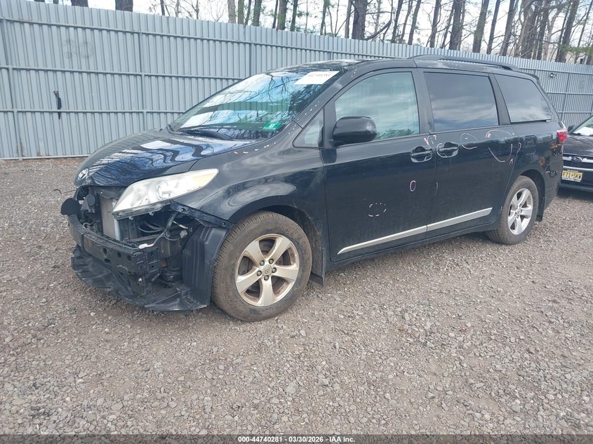 2016 Toyota Sienna Le 8 Passenger
