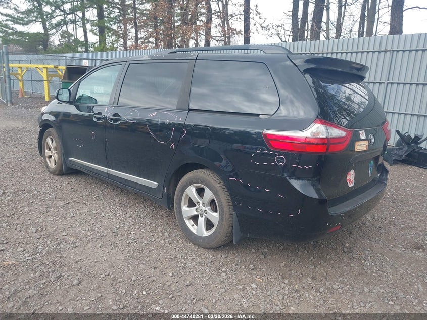 2016 Toyota Sienna Le 8 Passenger