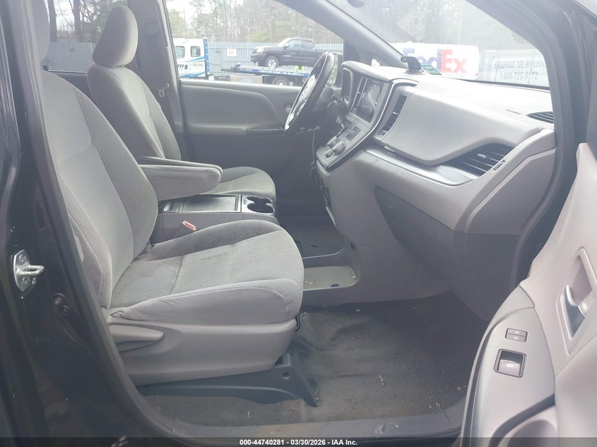 2016 Toyota Sienna Le 8 Passenger
