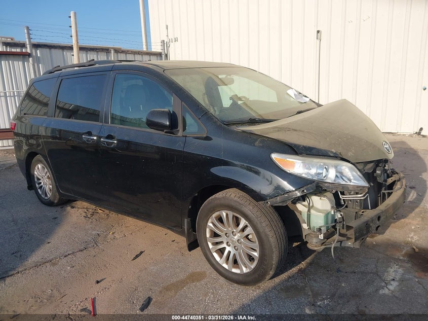 2015 Toyota Sienna Xle 8 Passenger