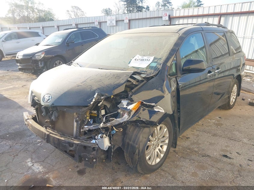 2015 Toyota Sienna Xle 8 Passenger