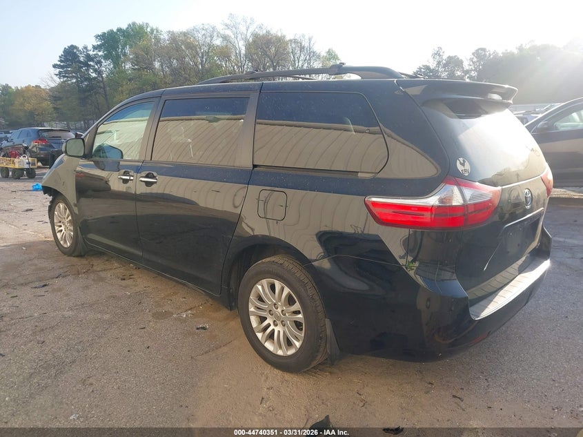 2015 Toyota Sienna Xle 8 Passenger