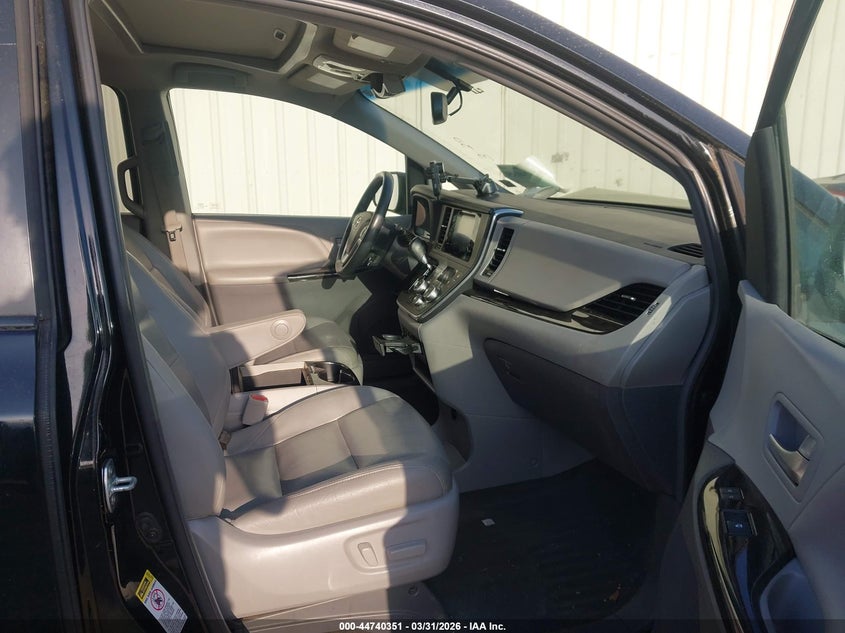 2015 Toyota Sienna Xle 8 Passenger
